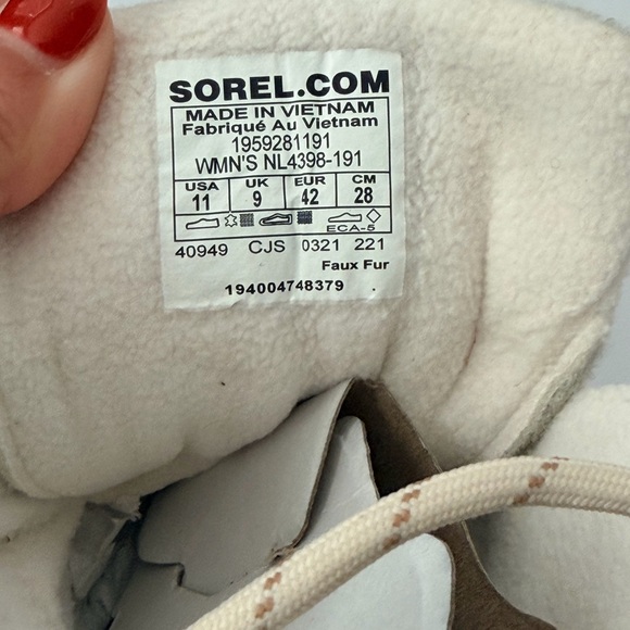 Sorel Kinetic RNEGD Caribou Sneakers Boot SIZE 11 M  Beige Grey Waterproof - Picture 9 of 9